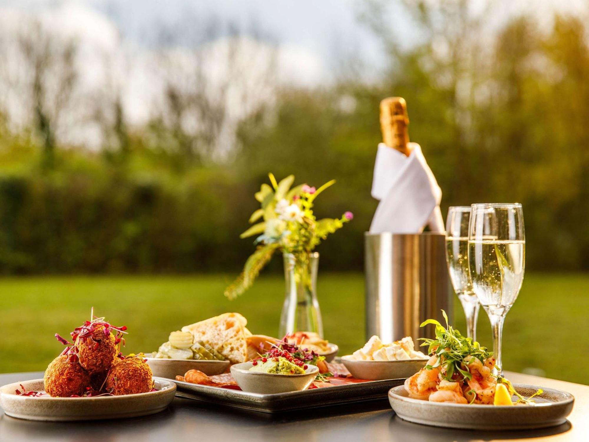 Mercure Cardiff North Hotel Εξωτερικό φωτογραφία