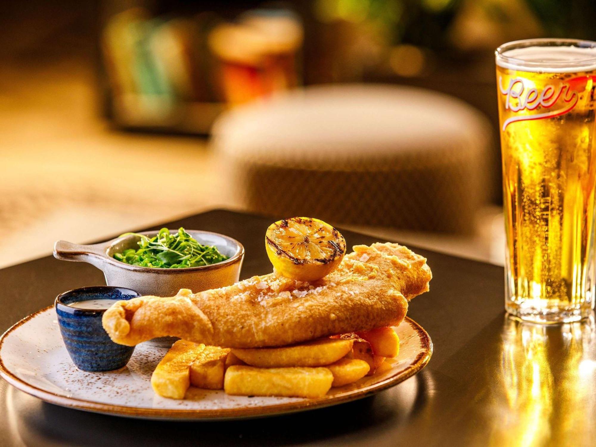 Mercure Cardiff North Hotel Εξωτερικό φωτογραφία